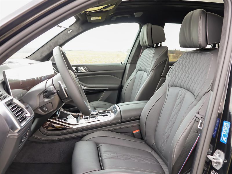 BMW X7 3,0 xDrive40d Mpacket - fotka 15 z 46