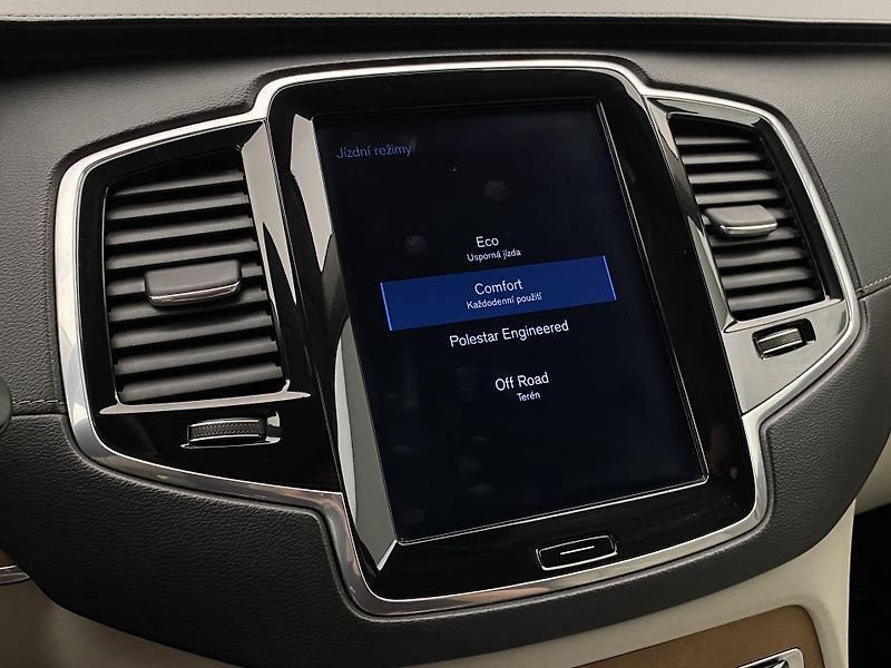 Volvo XC90 D5 AWD INSCRIPTION REZERVACE - fotka 48 z 49