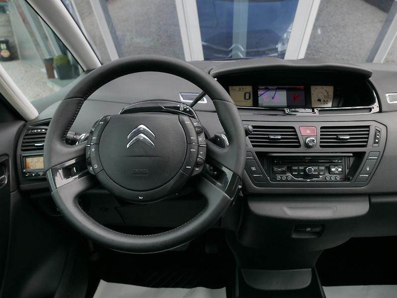 Citroën C4 Picasso 1,6 e-HDi Navi REZERVACE - fotka 29 z 43