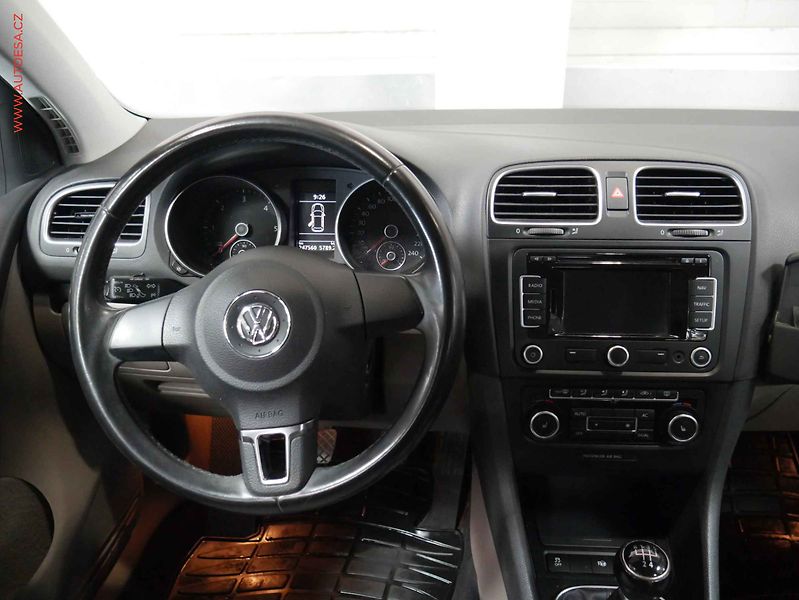 Volkswagen Golf (2011) 1.6TDi, Navi, AC - fotka 13 z 21