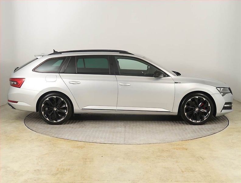 Škoda Superb (2019) Sportline 2.0 TDI - fotka 6 z 25