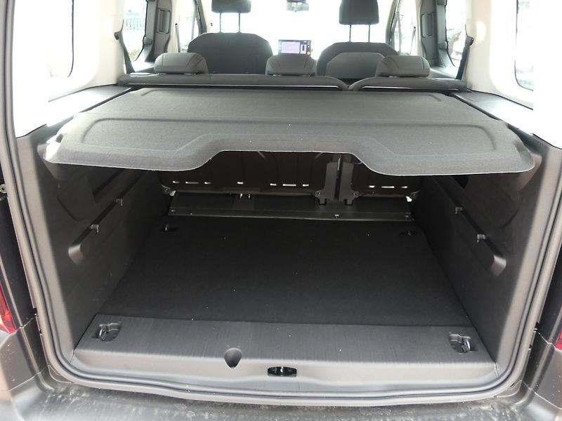 Citroën Berlingo (2026) PLUS Diesel 100k Manual - fotka 10 z 19
