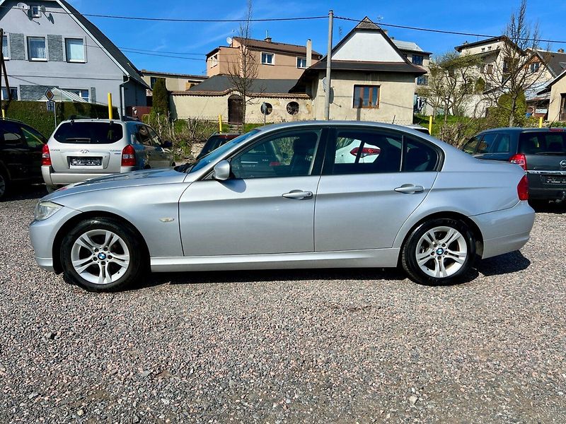 BMW Řada 3 (2009) 318i 105 kW Stav,Servis - fotka 8 z 19