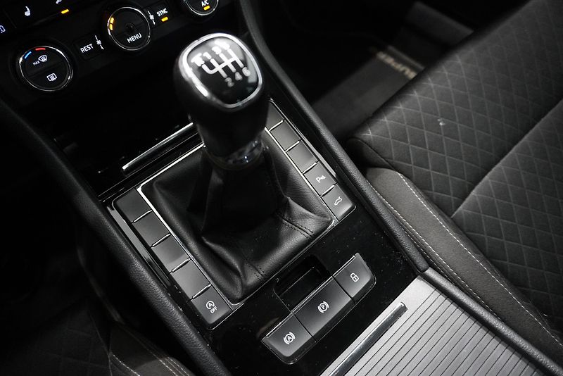 Škoda Superb 2,0 TDI 110kW - fotka 25 z 32