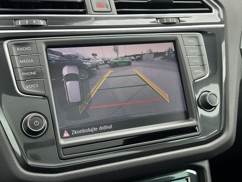 Volkswagen Tiguan (2016) 2.0TSi DSG 4M, Highline, 1.Maj - fotka 40 z 55