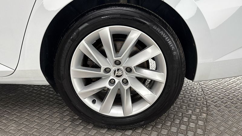 Škoda Superb 2.0 TDI DSG 4x4 Style - fotka 19 z 27