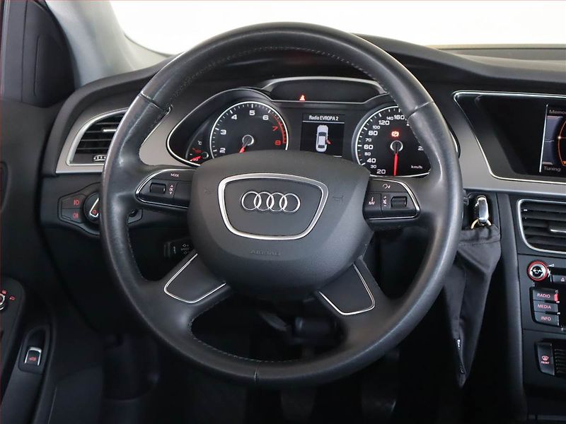 Audi A4 (2013) 1.8 TFSI, ČR,1.maj, Bi-Xenony - fotka 13 z 19