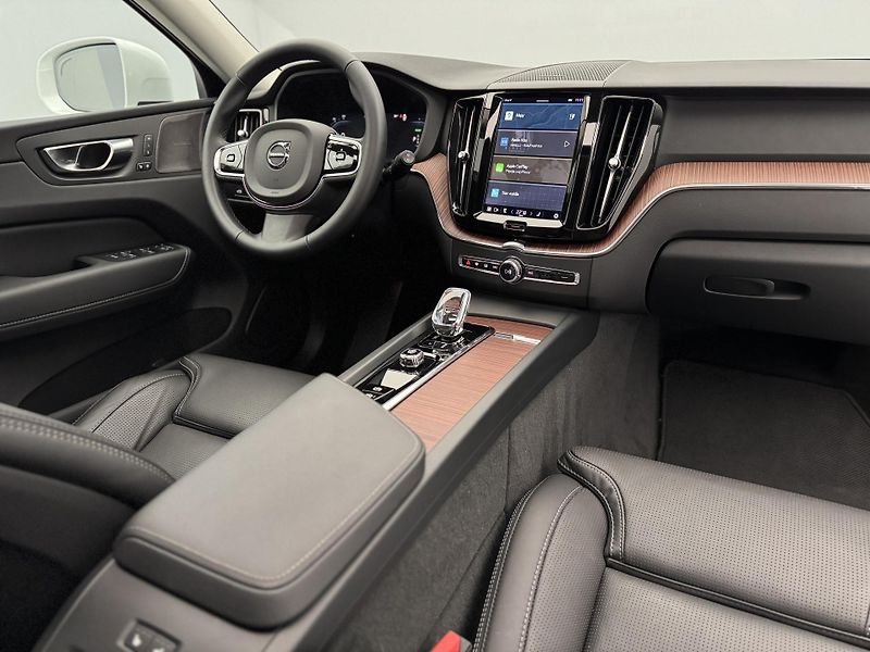 Volvo XC60 T8 AWD RECHARGE BRIG REZERVACE - fotka 4 z 48