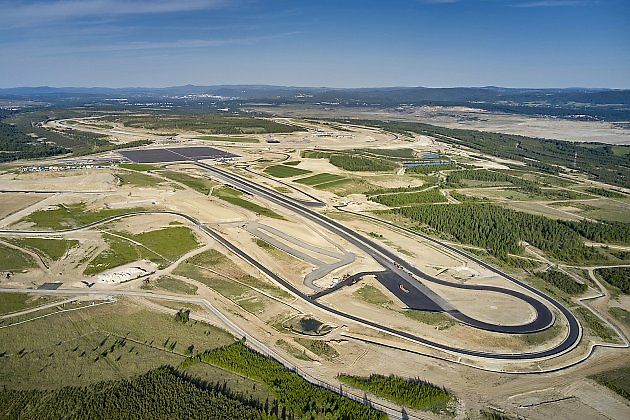 Poslední zastávkou sobotní jízdy na našem území bude testovací centrum BMW v Dolních Nivách na Sokolovsku., zdroj: Se svolením bmwgroup.com