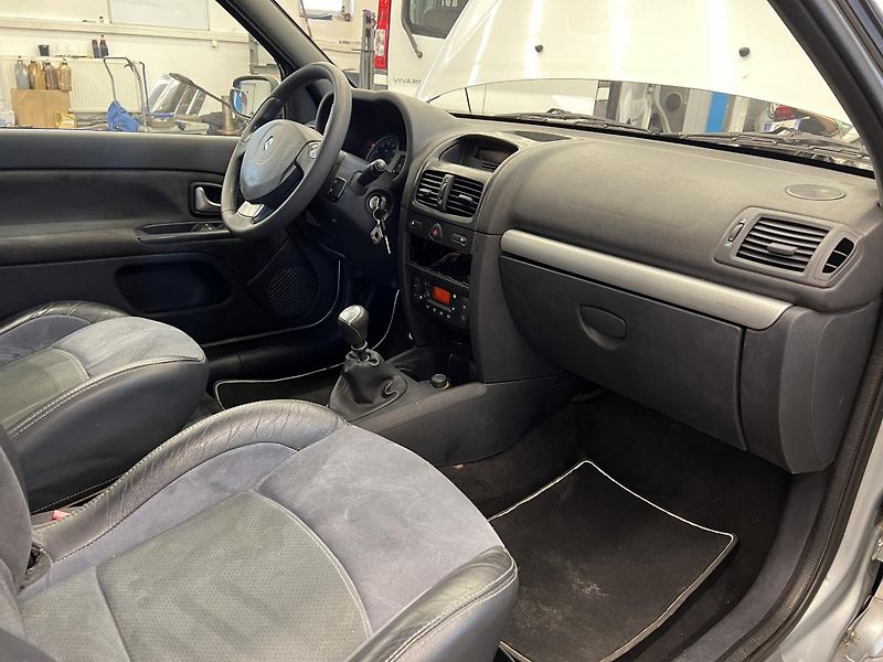Renault Clio Sport 2.0l 124 kW - fotka 14 z 16