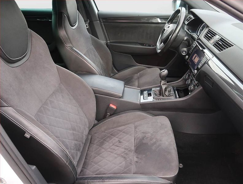 Škoda Superb (2016) 2.0 TDI, 4X4, Kůže, Navi - fotka 9 z 23