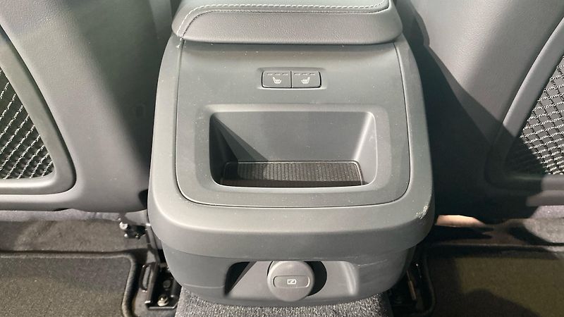 Volvo V60 (2026) PLUS DARK, B4, 145+10 kW / 197 - fotka 13 z 14