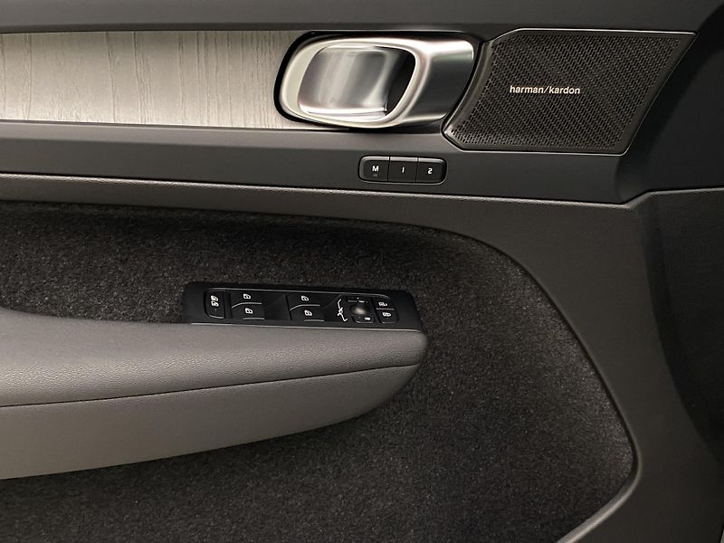 Volvo XC40 (2026) B4 AUT DARK PLUS - fotka 27 z 65