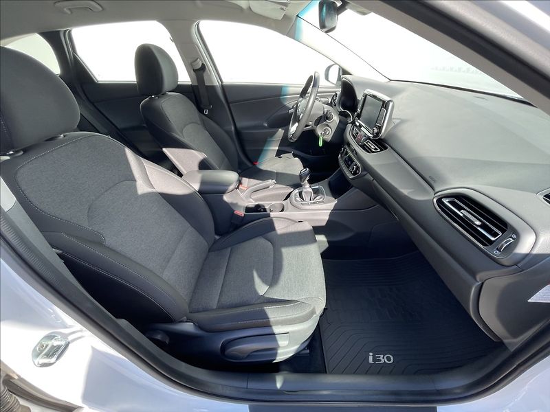 Hyundai i30 1,5 T-GDI Combi Family Smart - fotka 17 z 22