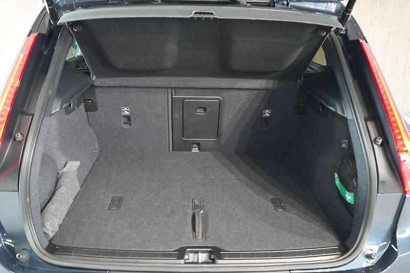 Volvo XC40 B3 Plus Dark, ACC, BLIS - fotka 13 z 43