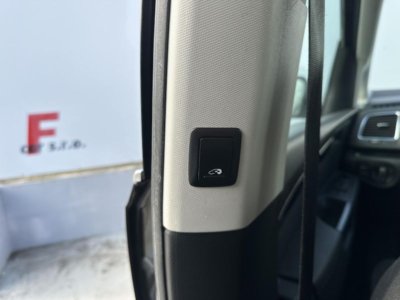 Volkswagen Sharan (2017) 2.0 TDi Sound 110 Kw - fotka 14 z 35