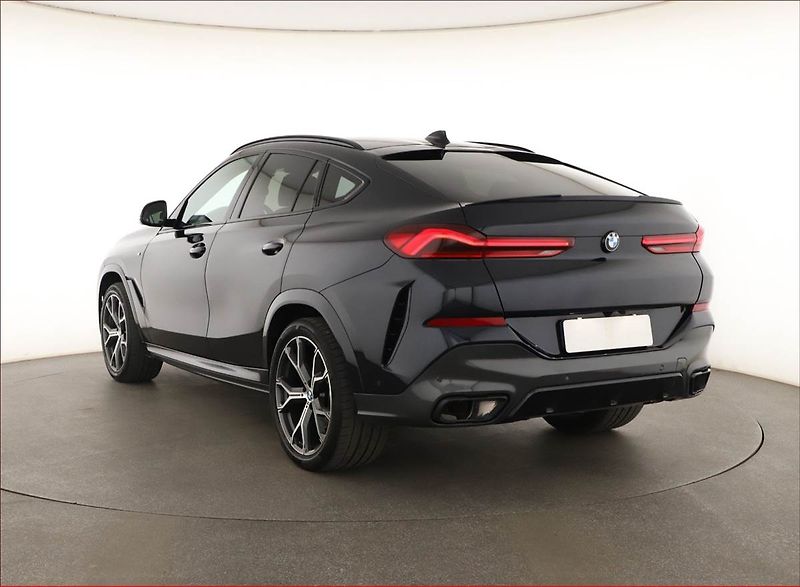 BMW X6 (2022) xDrive40i - fotka 4 z 20