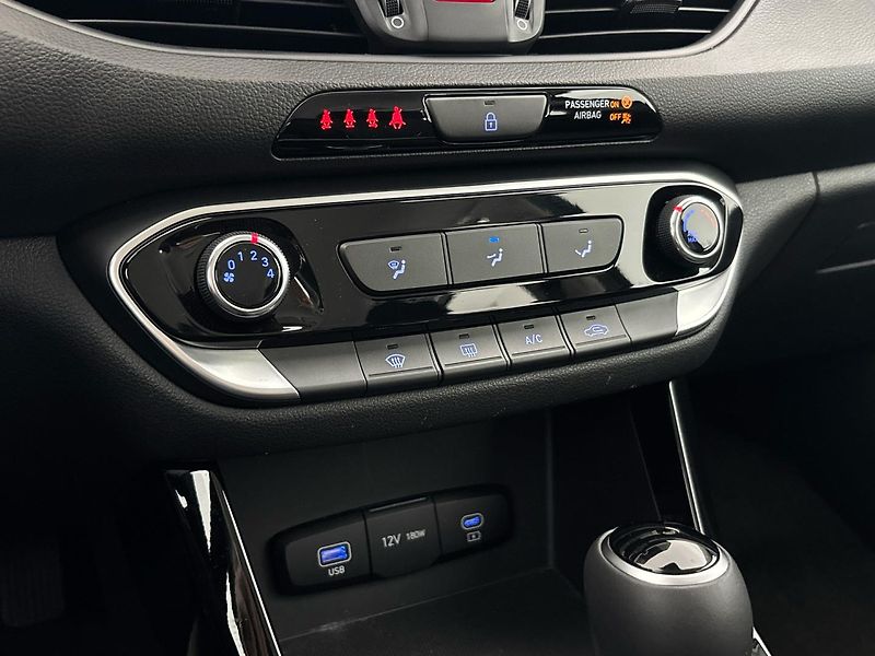 Hyundai i30 Smart DCT - fotka 19 z 26