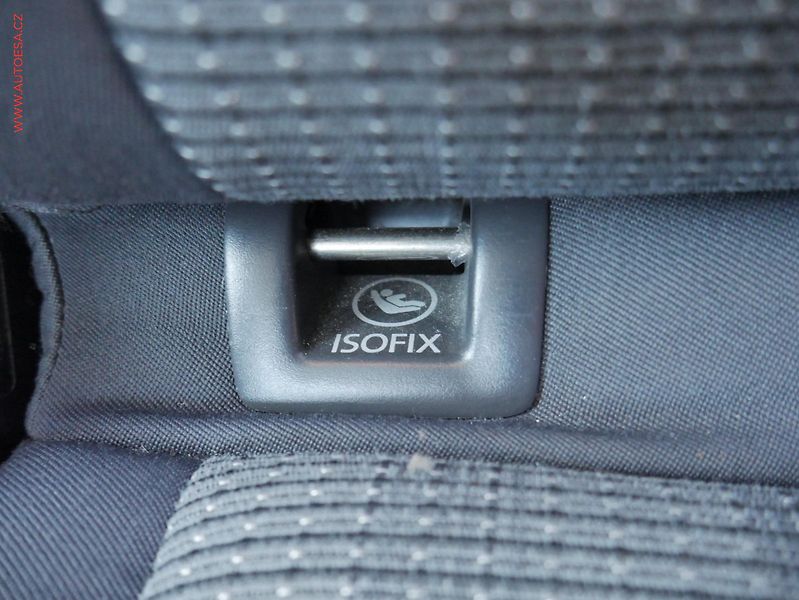 Volkswagen Jetta (2007) 1.6i, ČR, autoAC - fotka 14 z 16