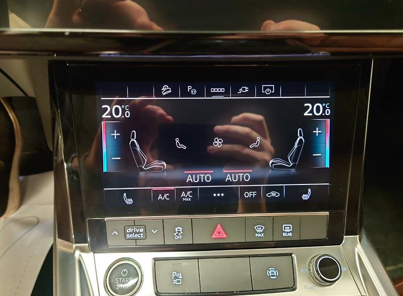 Audi Q8 e-tron 50 Q Kamera Kůže Matrix Taž - fotka 18 z 19