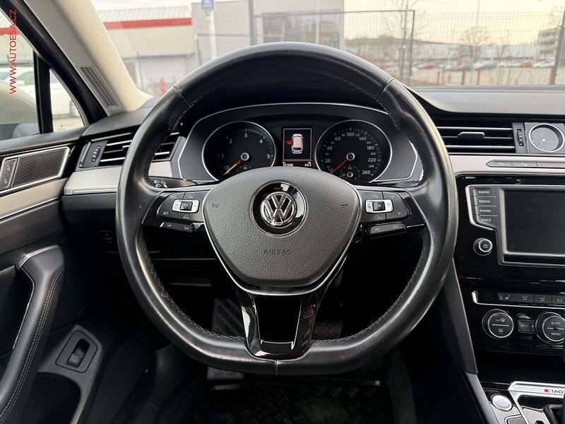 Volkswagen Passat (2016) 2.0 TDi, ČR, Highline, DSG - fotka 13 z 20