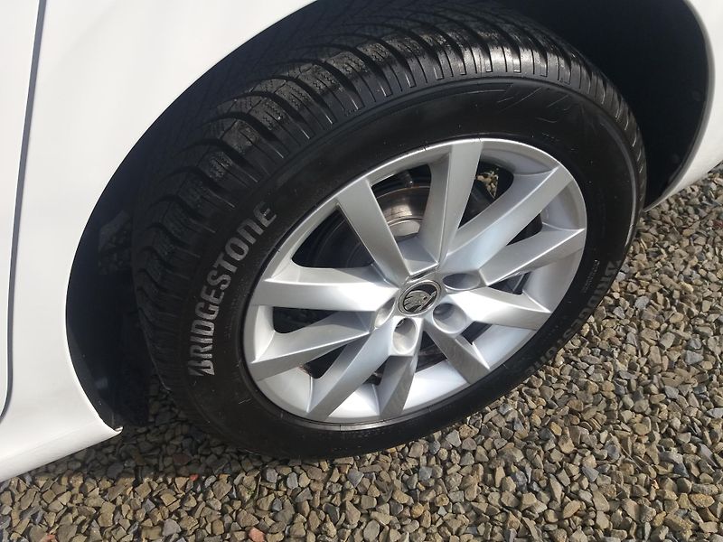 Škoda Scala 1.0TSi,70kW,LED,P.SENZOR,CEBIA - fotka 10 z 23