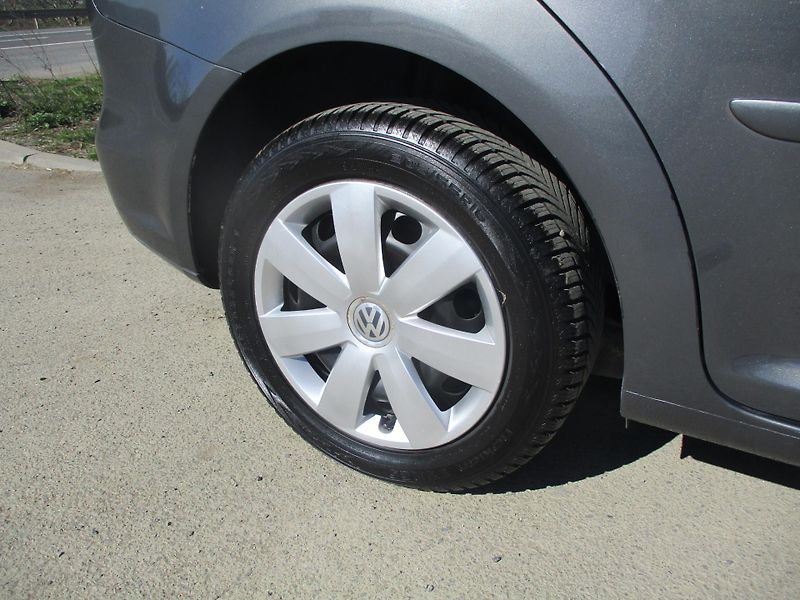 Volkswagen Touran 1,6 TDi CL BlueMotion*TAŽ.ZAŘ. - fotka 31 z 46