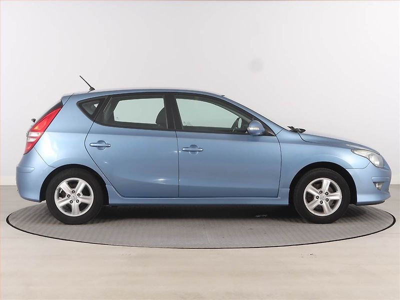 Hyundai i30 (2011) 1.4 CVVT, ČR,1.maj, Tempomat - fotka 6 z 15
