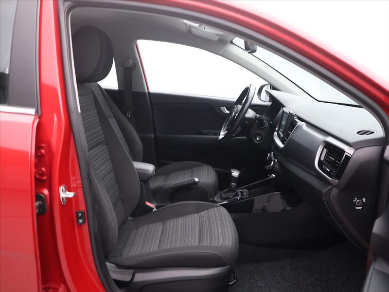 Kia Stonic 1,4 CVVT 73kW Aut. Premium CZ - fotka 12 z 31