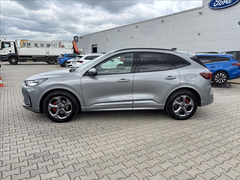 Ford Kuga 1,5 EcoBoost 111 kW ST-Line X - fotka 2 z 42