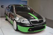 Škoda Octavia Bonneville -pohled na barevné polepy.