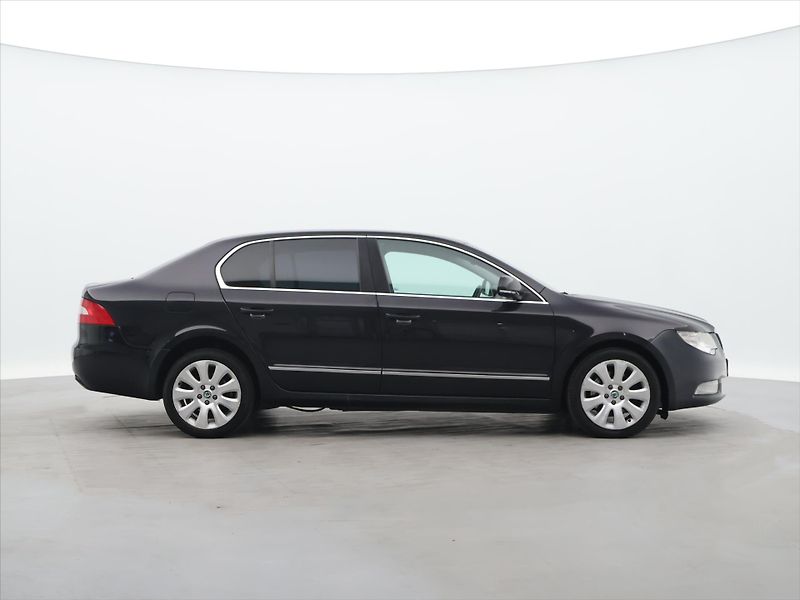 Škoda Superb 2.0 TDI 103kW CZ Xenon Tažné - fotka 8 z 26