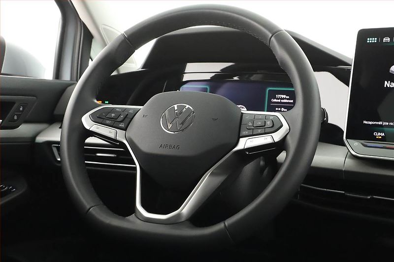 Volkswagen Golf (2025) Life 1.5 eTSI - fotka 8 z 20