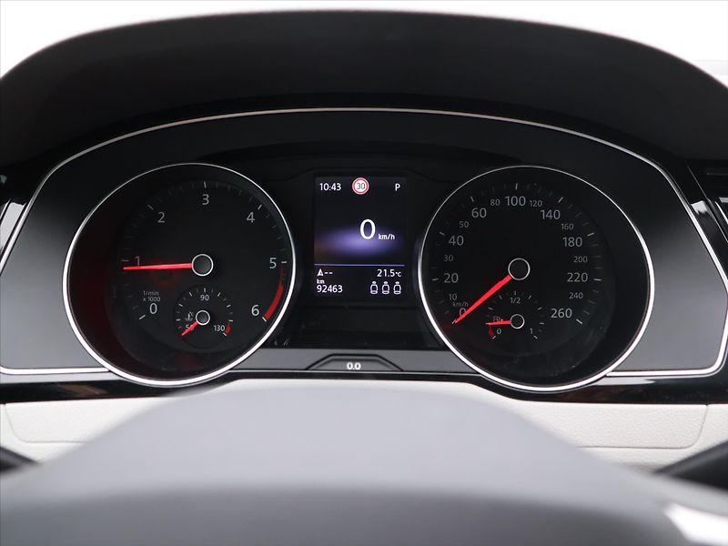 Volkswagen Passat 2.0 TDI 147kW DSG CZ Elegance - fotka 15 z 29
