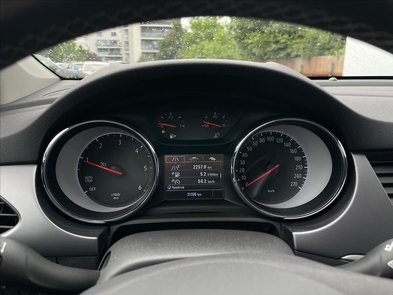 Opel Astra 1,5 CDTi Edition ST PDC+AC - fotka 9 z 23