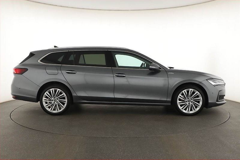Škoda Superb (2025) 2.0 TDI, Laurin&Klement - fotka 6 z 19