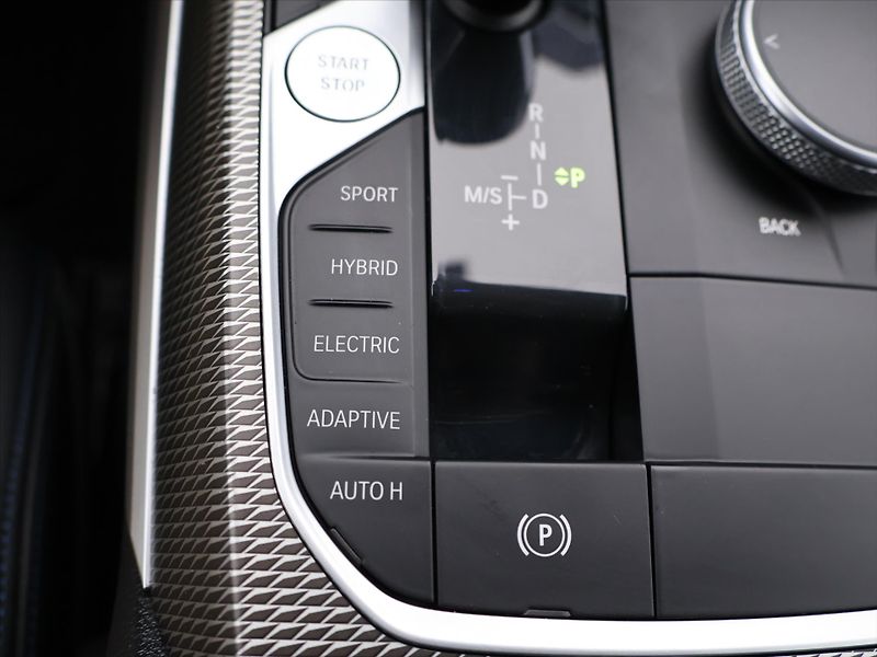 BMW Řada 3 2,0 330e xDrive M-Paket Laser - fotka 30 z 40