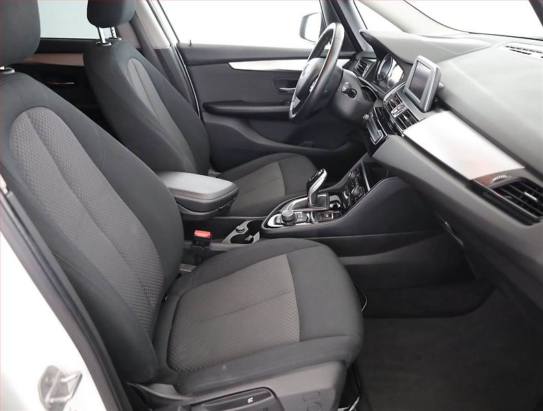 BMW Řada 2 (2018) 218i Gran Tourer, Automat - fotka 7 z 17