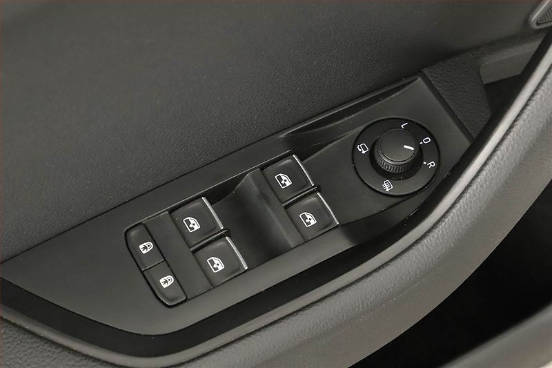 Škoda Superb (2018) 2.0 TDI, 4X4, Automat, Kůže - fotka 17 z 18