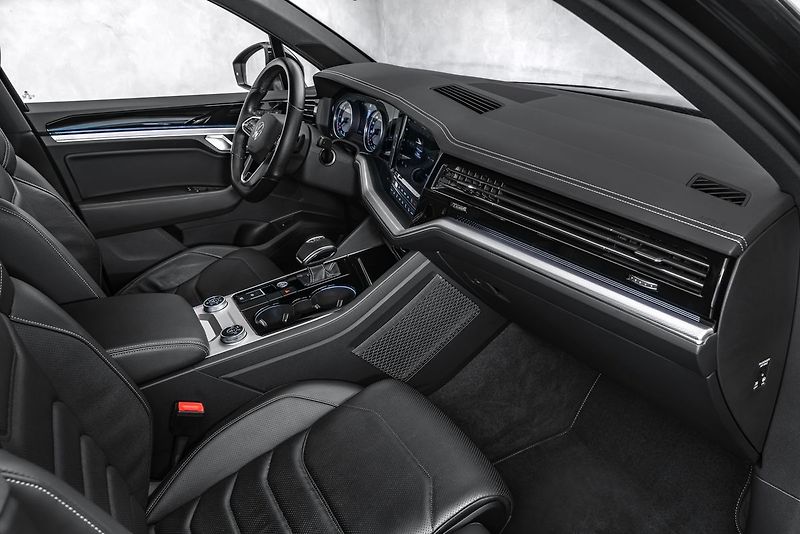 Volkswagen Touareg R-line 4M Vzduch IQ Ergo - fotka 12 z 24