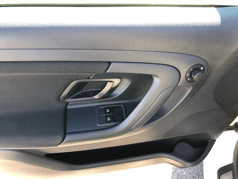 Škoda Fabia 1.2 TSi Ambiente - fotka 15 z 27