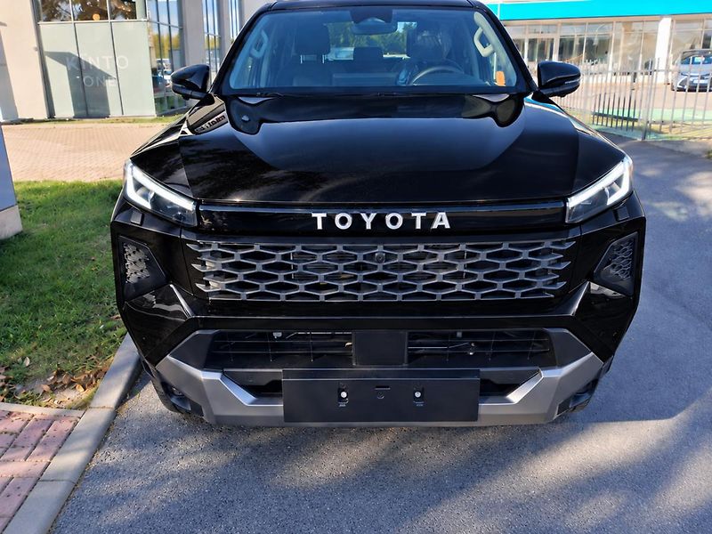 Toyota Hilux 2.8L Diesel 48V MHEV - 4x4 - 6 - fotka 2 z 5