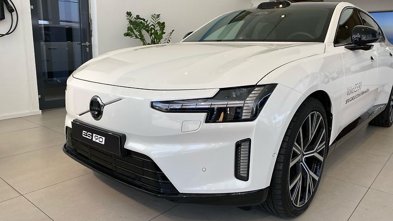 Volvo Ostatní (2025) ULTRA, Single Motor Extended R - fotka 3 z 15