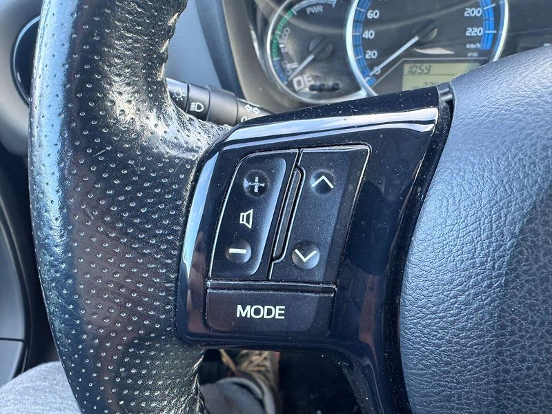 Toyota Yaris (2016) HYBRID 1,5 54 KW STK AUTOMAT - fotka 20 z 38