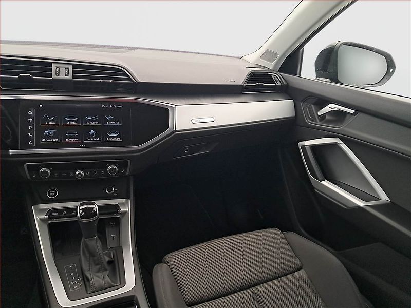 Audi Q3 (2024) S line 35 TFSI - fotka 8 z 19
