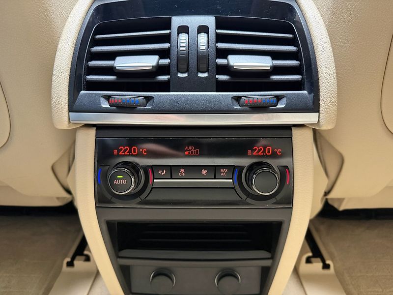 BMW X5 40d xDrive INDIVIDUAL, PANO, B - fotka 27 z 31