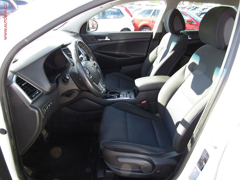 Hyundai Tucson (2015) 2.0 CRDi 4x4, ČR, AT, navi - fotka 9 z 23