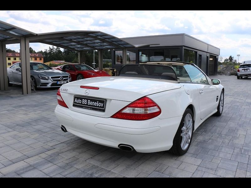 Mercedes-Benz SL 500 V8, facelift, 390 PS - fotka 11 z 44
