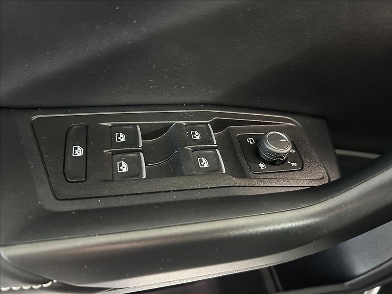 Volkswagen T-Roc 1,0   TSI,GOAL,SERVISKA,1.MAJ - fotka 10 z 31