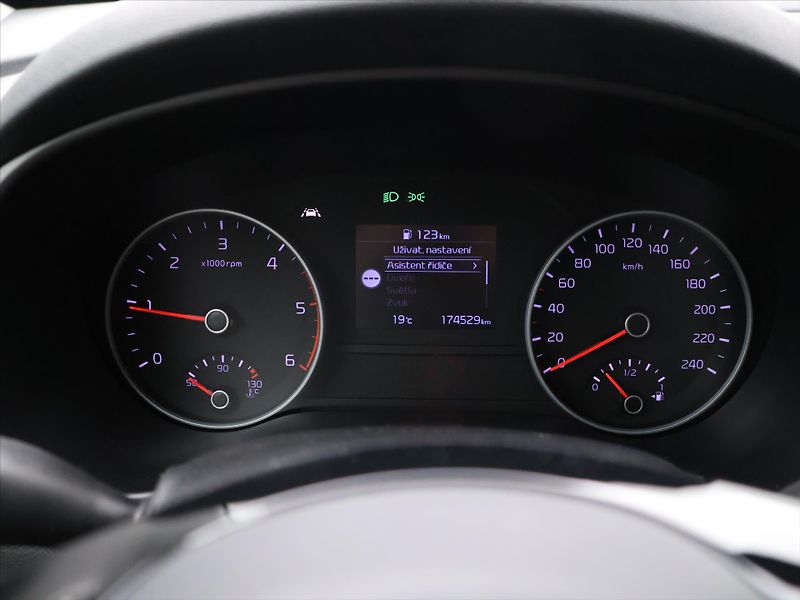 Kia Sportage 1,6 CRDI 100kW Exclusive 1.Maj - fotka 17 z 32
